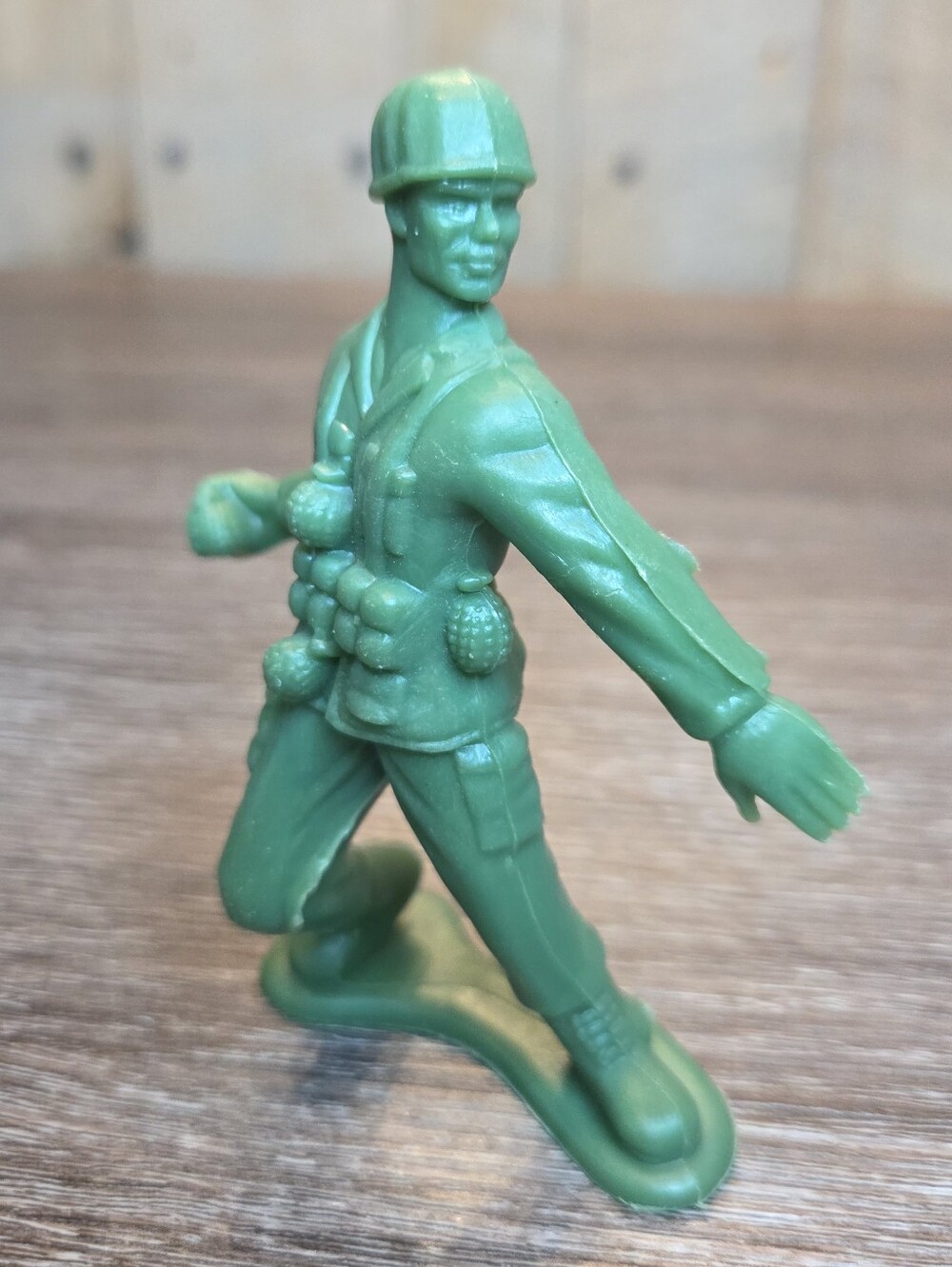 Vtg Large 4" Green Army Man Soldier Figure  Binoculars Grenades Realistic